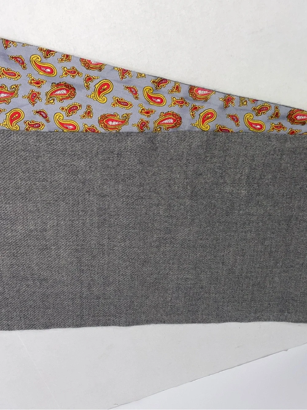 Vintage Mid-Century Reversible Silk & Zephyr Wool Men's Scarf – Gray Paisley
